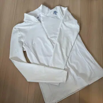 데상트 골프 허브 지퍼 모크넥 셔츠