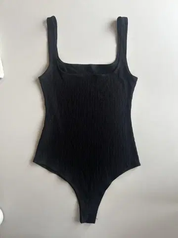 Reformation Jeans 블랙 탱크 바디수트