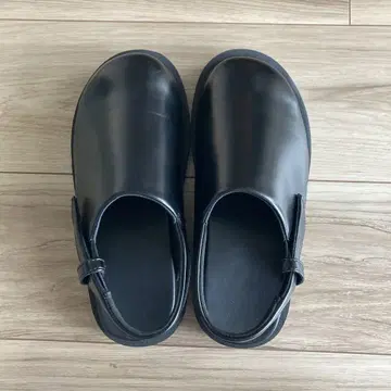 유니클로 C 샌들