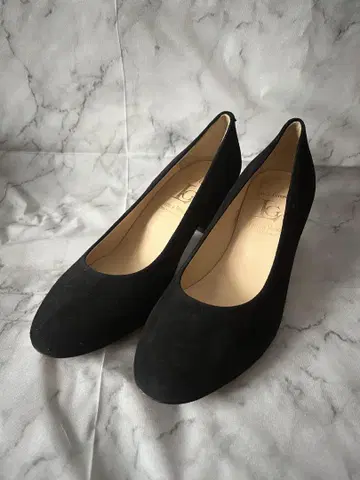 새상품급! Luca Grossi 블랙 스웨이드 펌프스 23cm