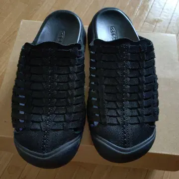 KEEN 하이킹 샌들 23