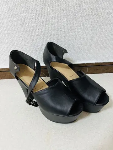 ENVYM 힐 샌들