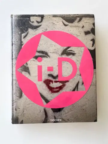 'i-D COVERS 1980-2010' 비주얼 북 디자인 매거진