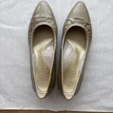 골드 플랫 슈즈 23.5cm
