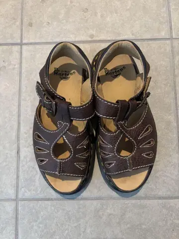 Dr.Martens 샌들