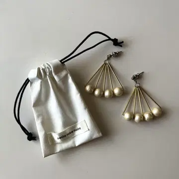 petite robe noire 코튼 펄 귀걸이