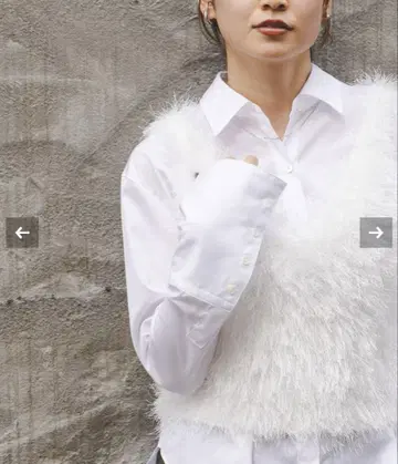 페더 니트 뷔스티에 화이트