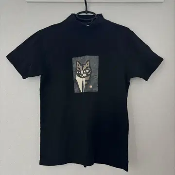 철남 고양이 반팔 티셔츠 하프 넥 블랙