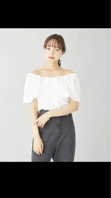 에멜리파인즈 프릴 오프숄더 2WAY 블라우스
