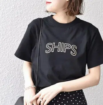 SHIPS 라운드 프린트 로고 티셔츠