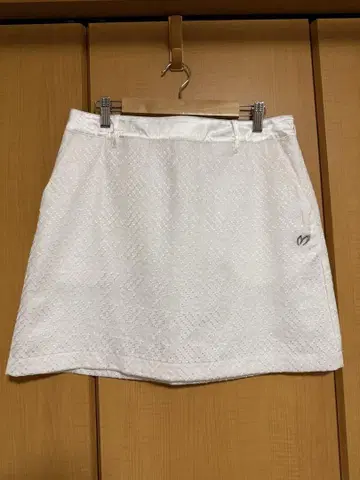 화이트 스커트