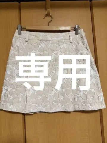 꽃무늬 베이지 골프 스커트
