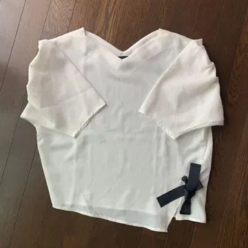 ATELIER SIX 화이트 V넥 블라우스 M