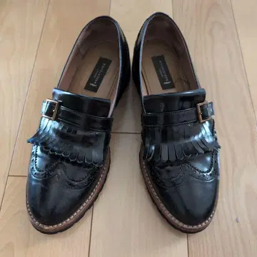 MACKINTOSH LONDON 블랙 로퍼 메달리온