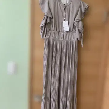프릴 소매 플리츠 롱 원피스