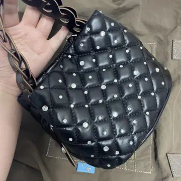 블랙 퀼팅 숄더백