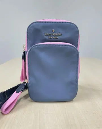 kate spade 스마트폰 숄더백 그레이와 핑크
