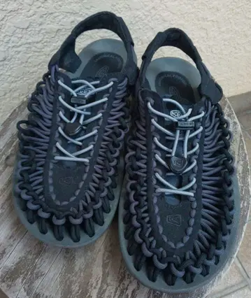 KEEN 유니크 샌들 25.5cm