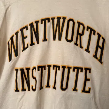 70s 빈티지 Wentworth Institute XL 화이트 컷소
