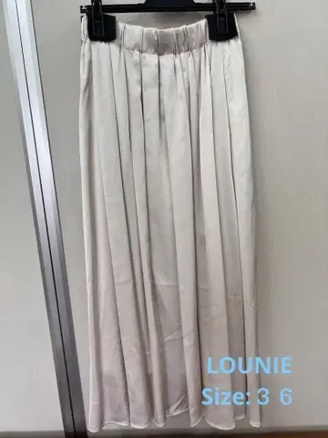 LOUNIE 크림색 새틴풍 플리츠 스커트