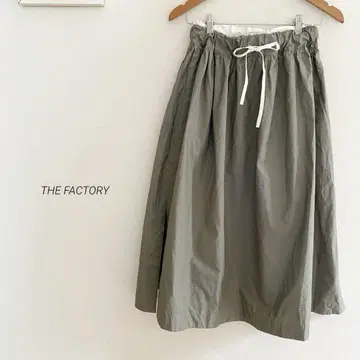 THE FACTORY 사이드 슬릿 코튼 개더 스커트 카키 7350