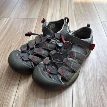 새상품급! KEEN 아웃도어 신발 그레이