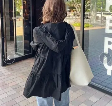 Lajour 라주르 티어드 프릴 후드티