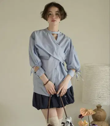 loin nuit 비대칭 리본 셔츠 그레이쉬 블루