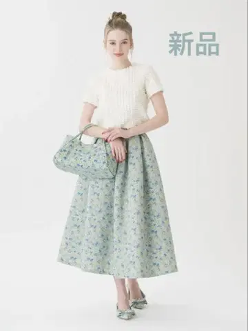 츠루 바이 마리코 오이카와 아리아나 (꽃)