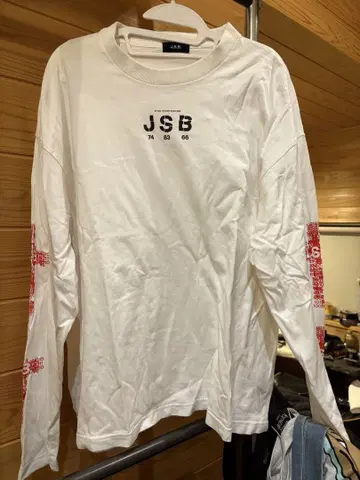 J.S.B. 화이트 롱 슬리브 티셔츠