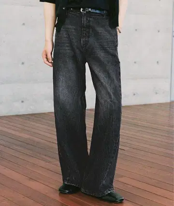 CURVED FLARE DENIM SLACKS 페이드 블랙