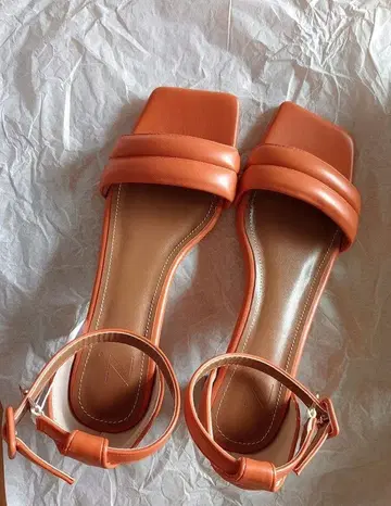 엔 내추럴 뷰티 베이직 스티치 벨트 스트랩 샌들