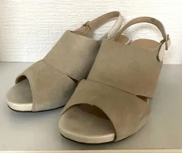 23구 샌들 베이지 23.5cm 새상품급