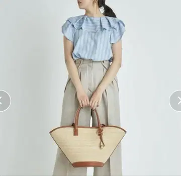 스카이블루 스트라이프 프릴 반팔 블라우스