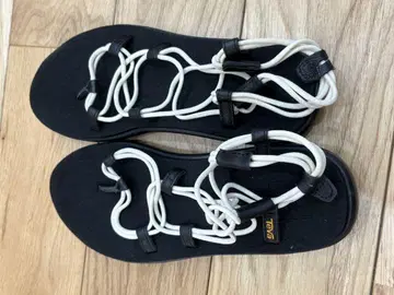 Teva 스포츠 샌들 블랙/화이트