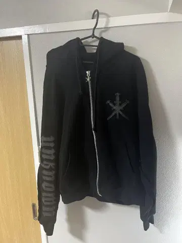 unknown 로고 후드티 블랙