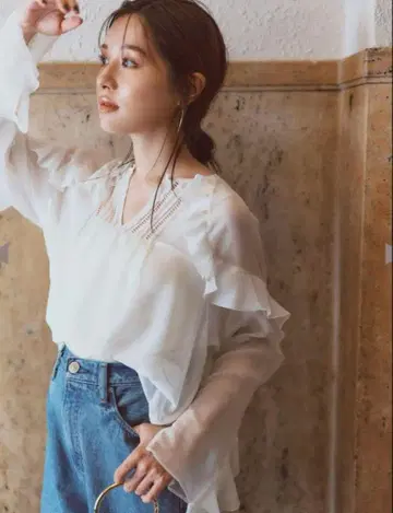 laubeblanc NOBLE 양류 프릴 사다리 자수 블라우스 카지마리