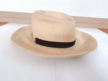 베이지 밀짚 모자