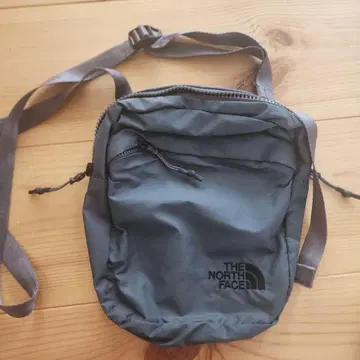 THE NORTH FACE 숄더백 그레이