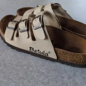 Betuia 샌들