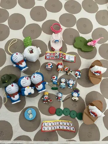 도라에몽 스트랩과 피규어 세트
