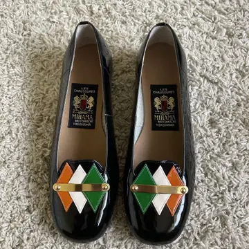 MIHAMA 블랙 펌프스 로우 힐 에나멜 23cm 커터 힐