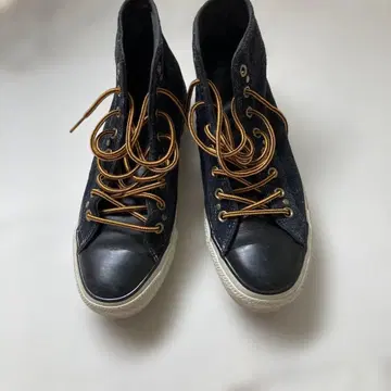 블랙 스웨이드 하이컷 스니커즈