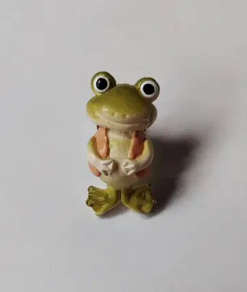 개구리 핀 배지