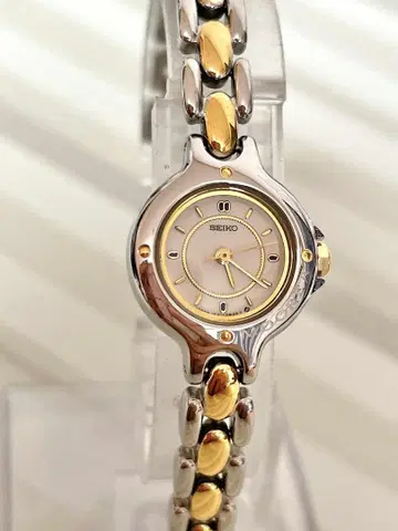 새상품급 작동품 SEIKO 1F21-OA50 손목시계 여성용