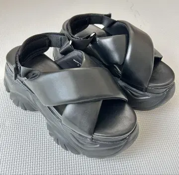 Heather 크로스 볼륨 퍼프 샌들 24.5cm