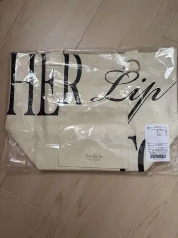 HLT DAIRLY LOGO TOTE 모노톤