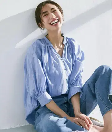 안피로 스트라이프 레이스 개더 블라우스