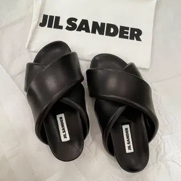 JIL SANDER 크로스 스트랩 가죽 샌들 블랙
