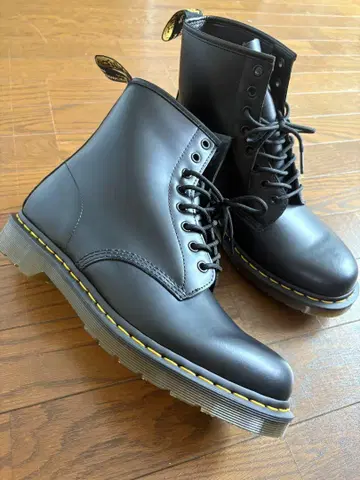 새상품급 Dr. Martens 8홀 블랙 닥터마틴 UK 9